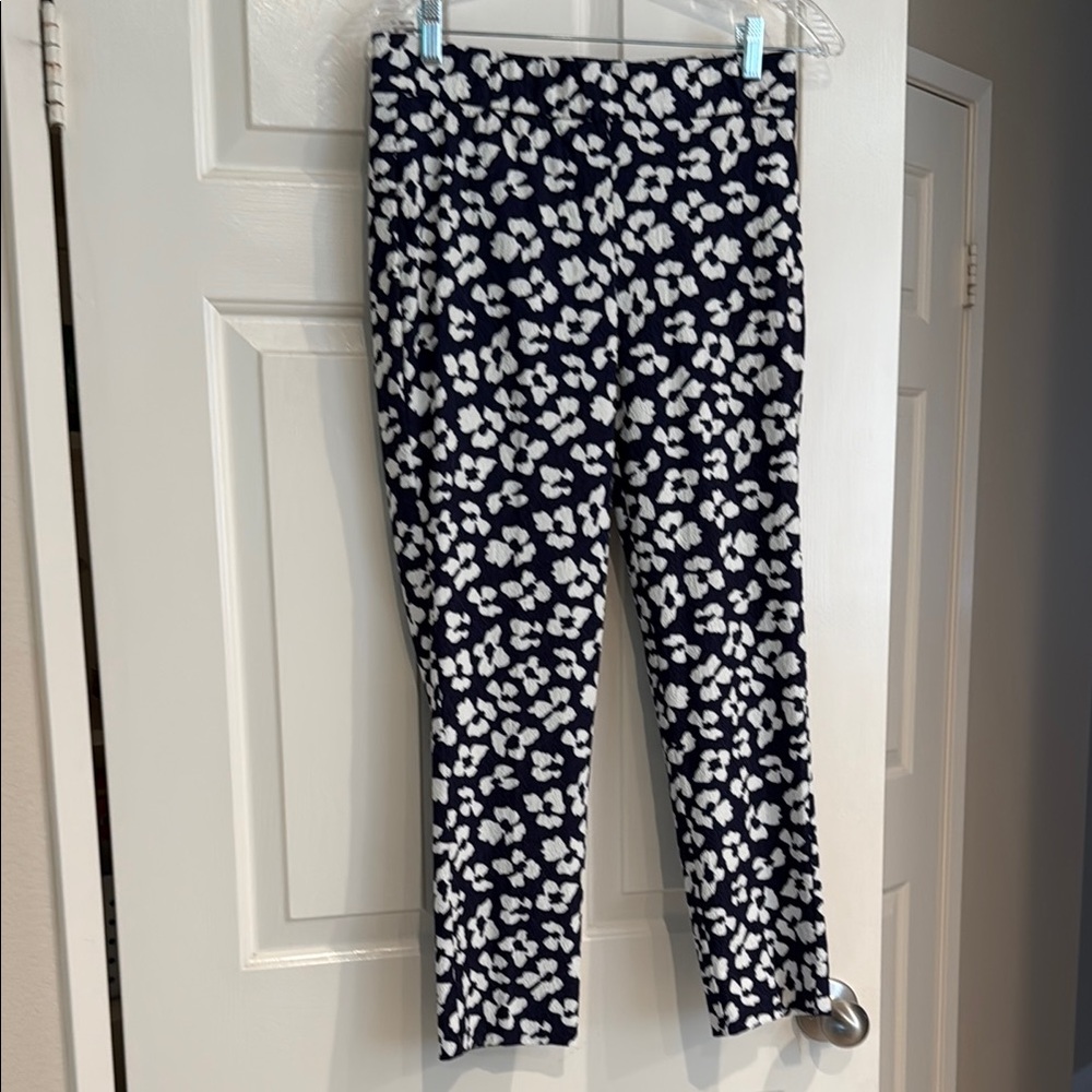 Jones New York Navy and White Patterned Pants